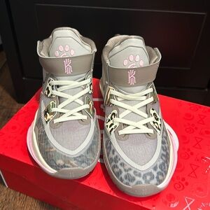 Nike Kyrie infinity basketball shoe
